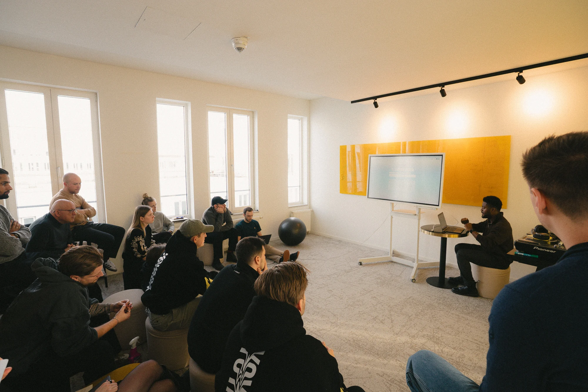 YOYABA Corporathon, Teamarbeit an Challenges